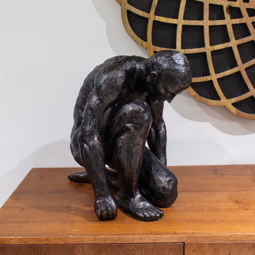 Escultura Hombre de Rodillas