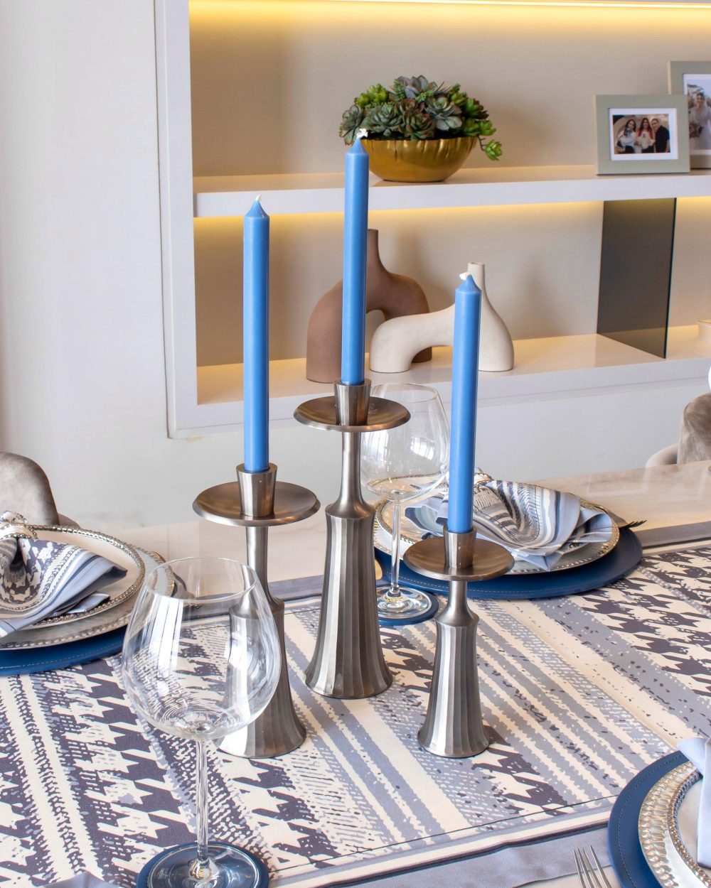 Candelabro  en Aluminio con Diseño Moderno Plateado Grande Vela Delgada