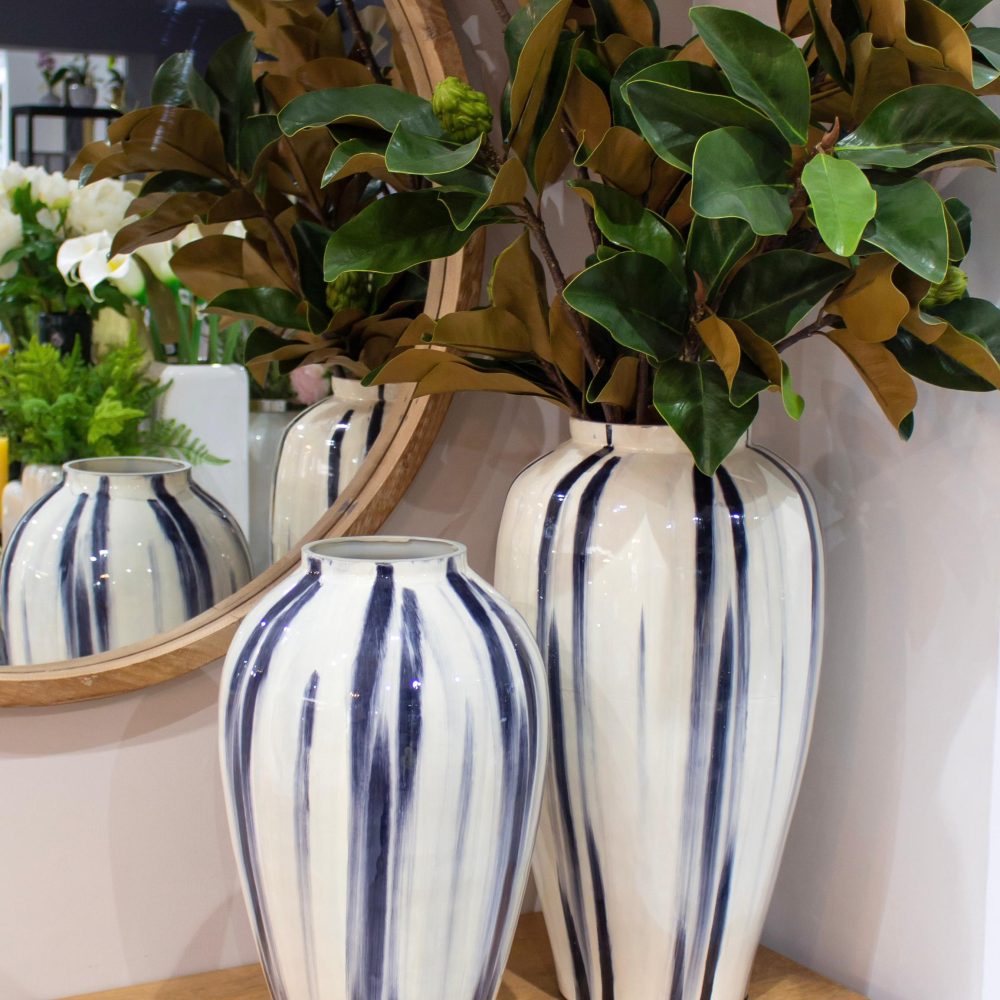 Jarrón         de Rayas Blanco con Azul Grande