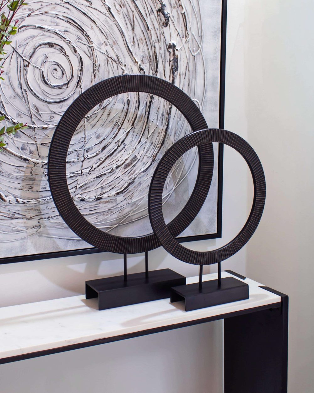 Escultura Anillo En Madera Negra Volta Grande