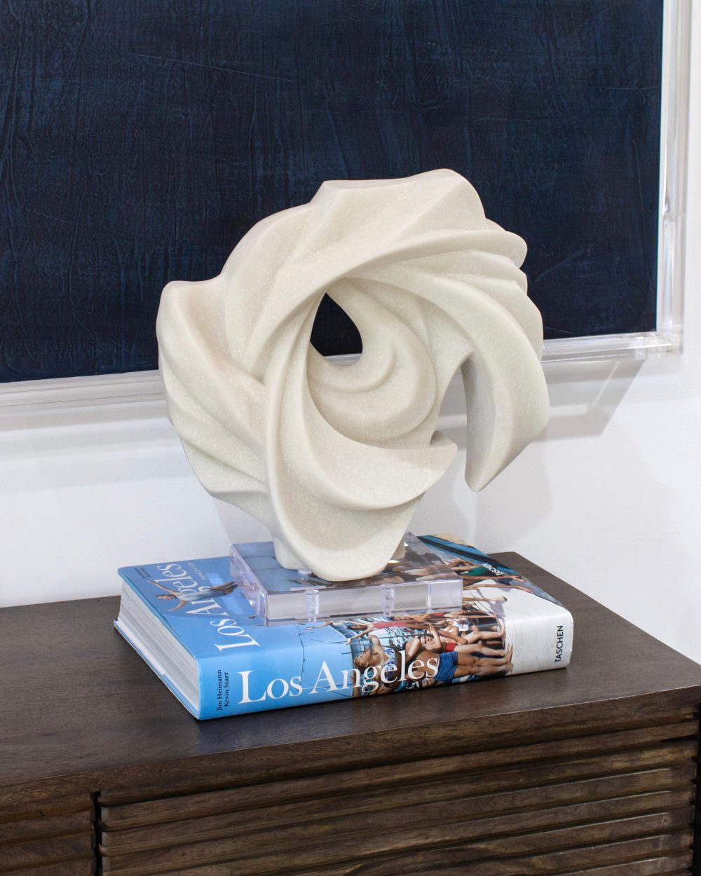 Escultura Remolino en Resina Blanca
