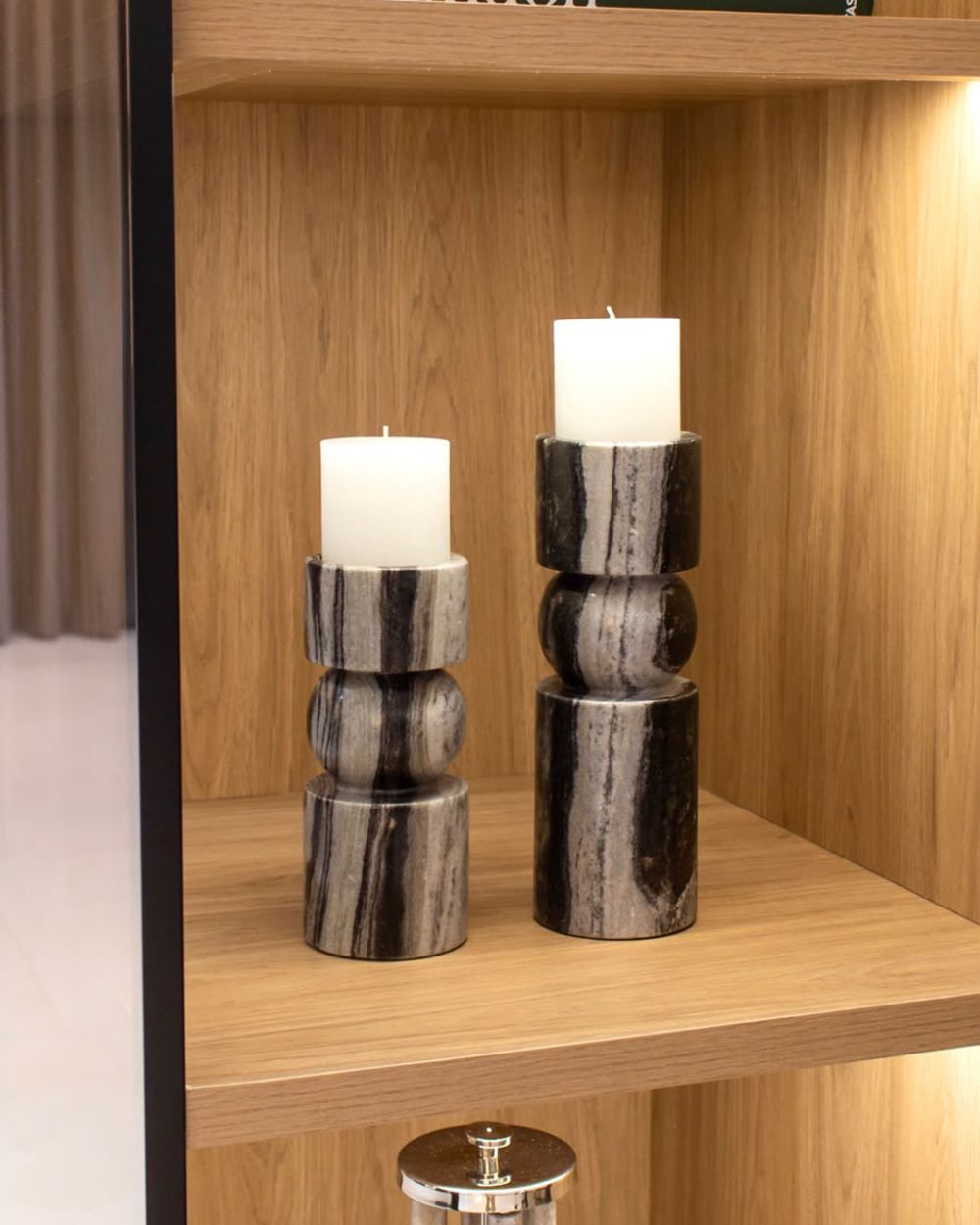 Set de 2 Candelabros en Mármol Himalayo Blanco y Negro