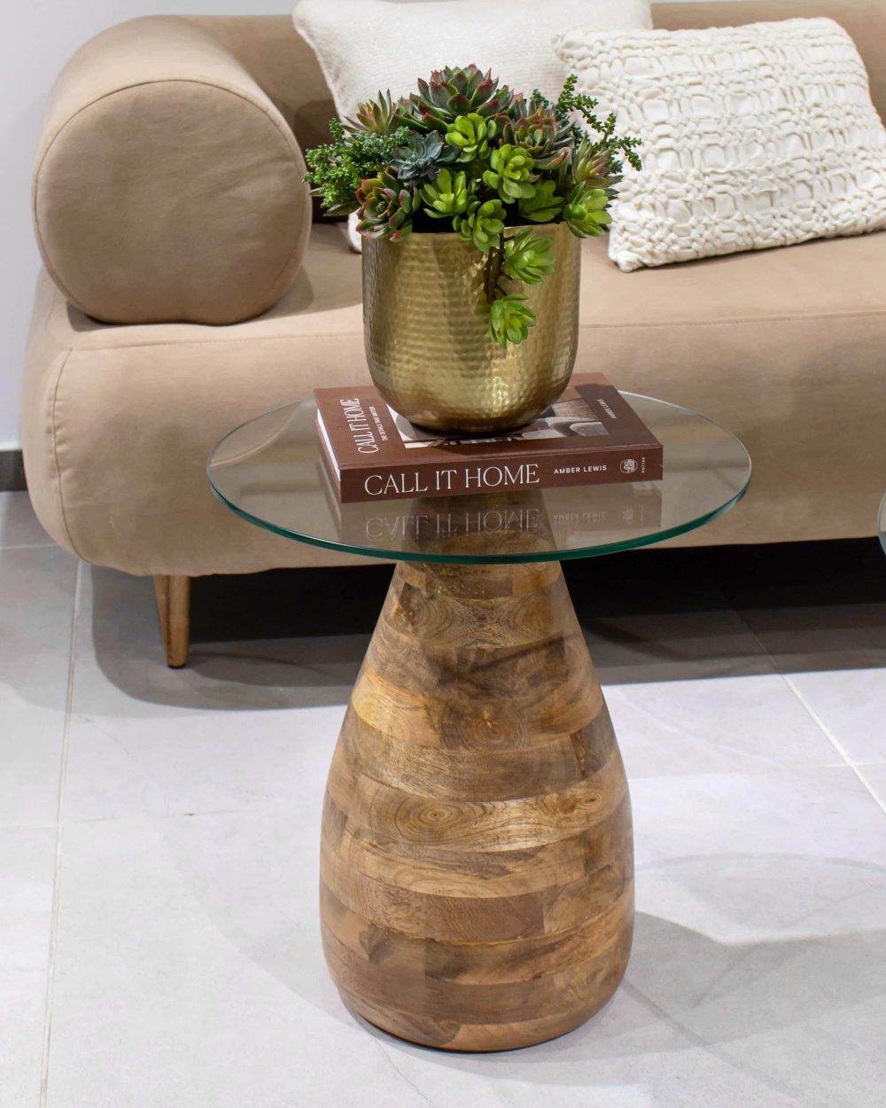 Mesa     Auxiliar en Madera con Superficie en Vidrio