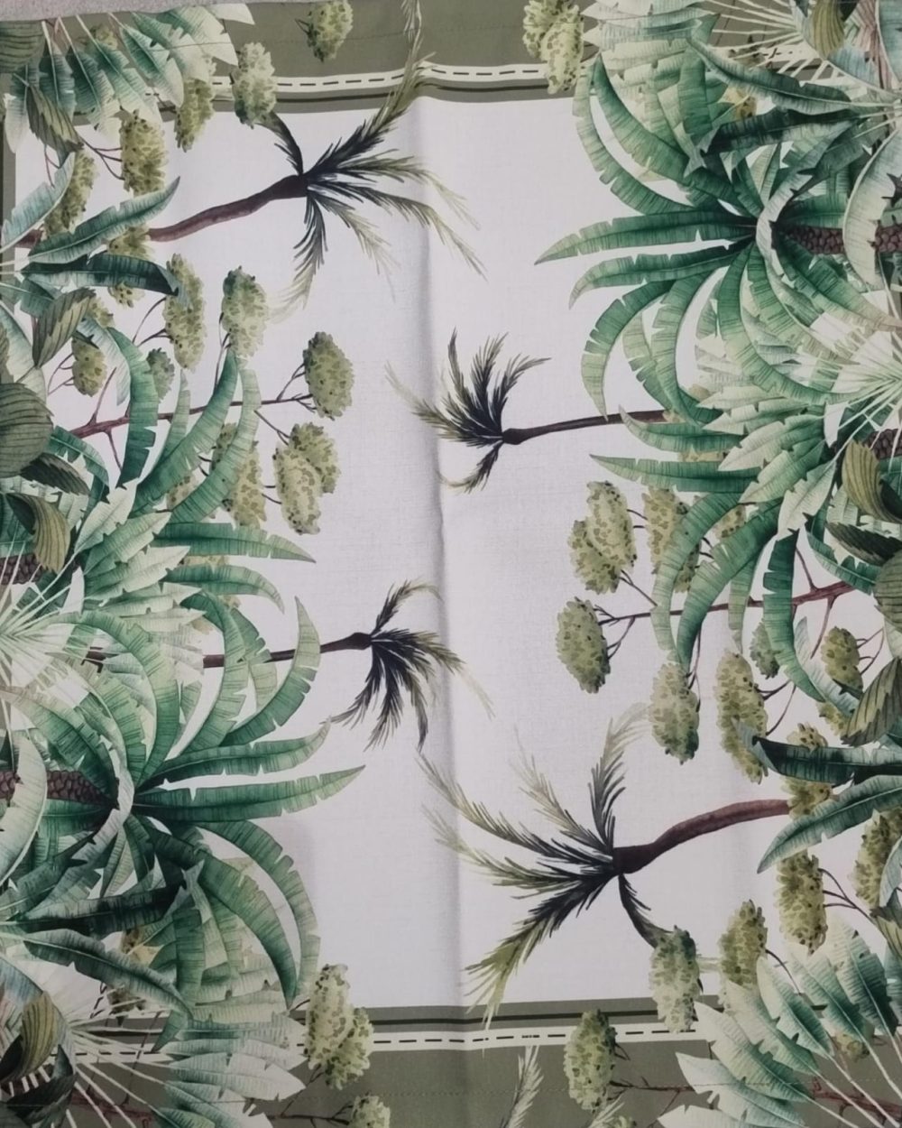 Mantel By Carla Lizarazo Palmera Redondo