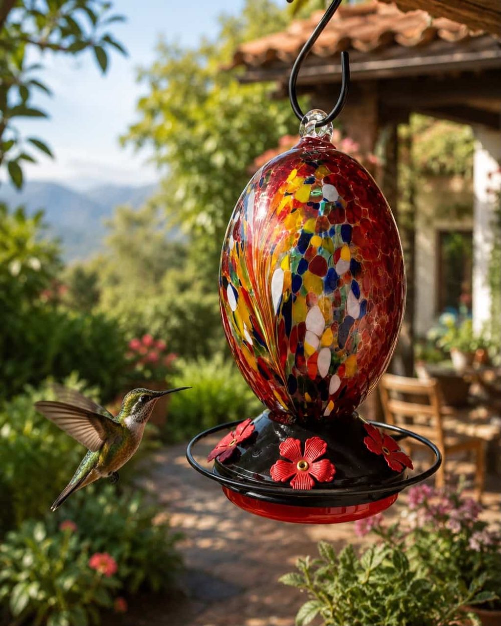 #36 Alimentador de Colibrí Ovalado en Tonos Rojo, Amarillo, Azul, Verde y Blanco