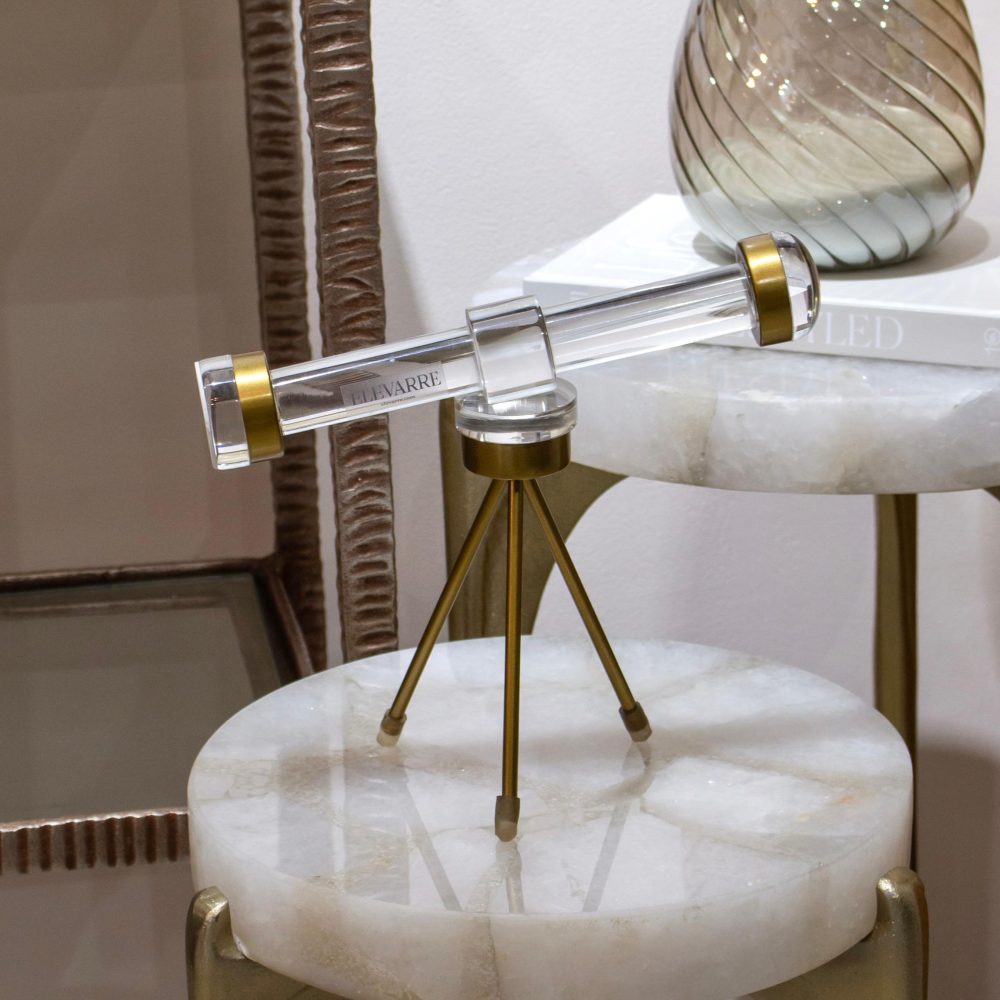 Escultura                          Telescopio en Acrílico y Metal Dorado