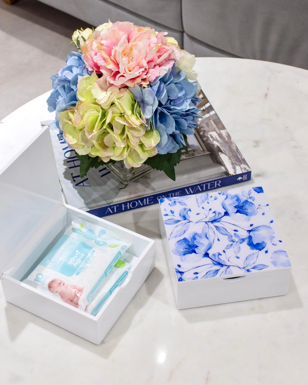 Caja                                 Decorativa Multifuncional con Tapa Floral- Diseño Floral Azul