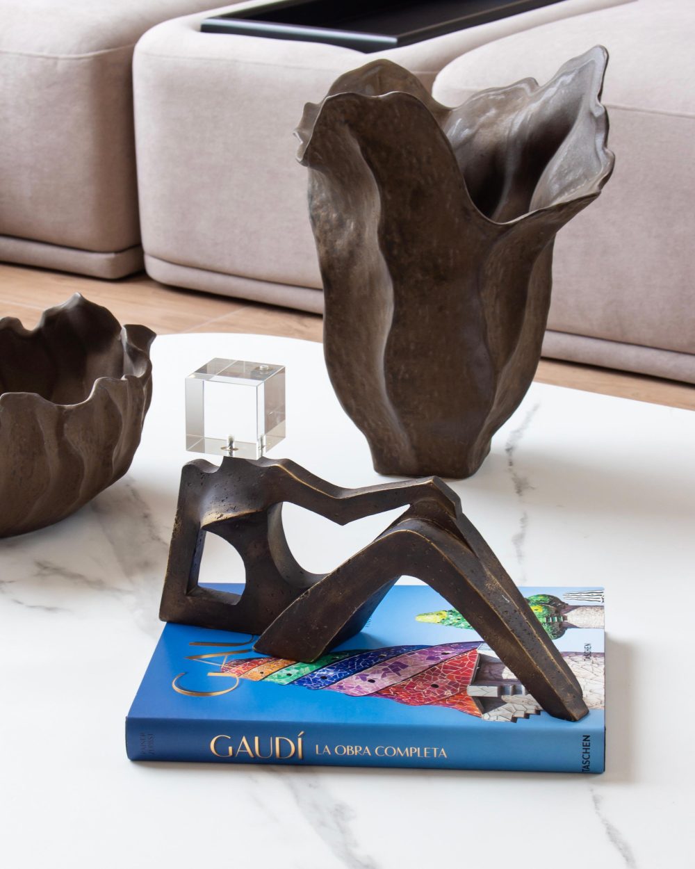 Escultura Abstractas de Figura Humana Reclinada
