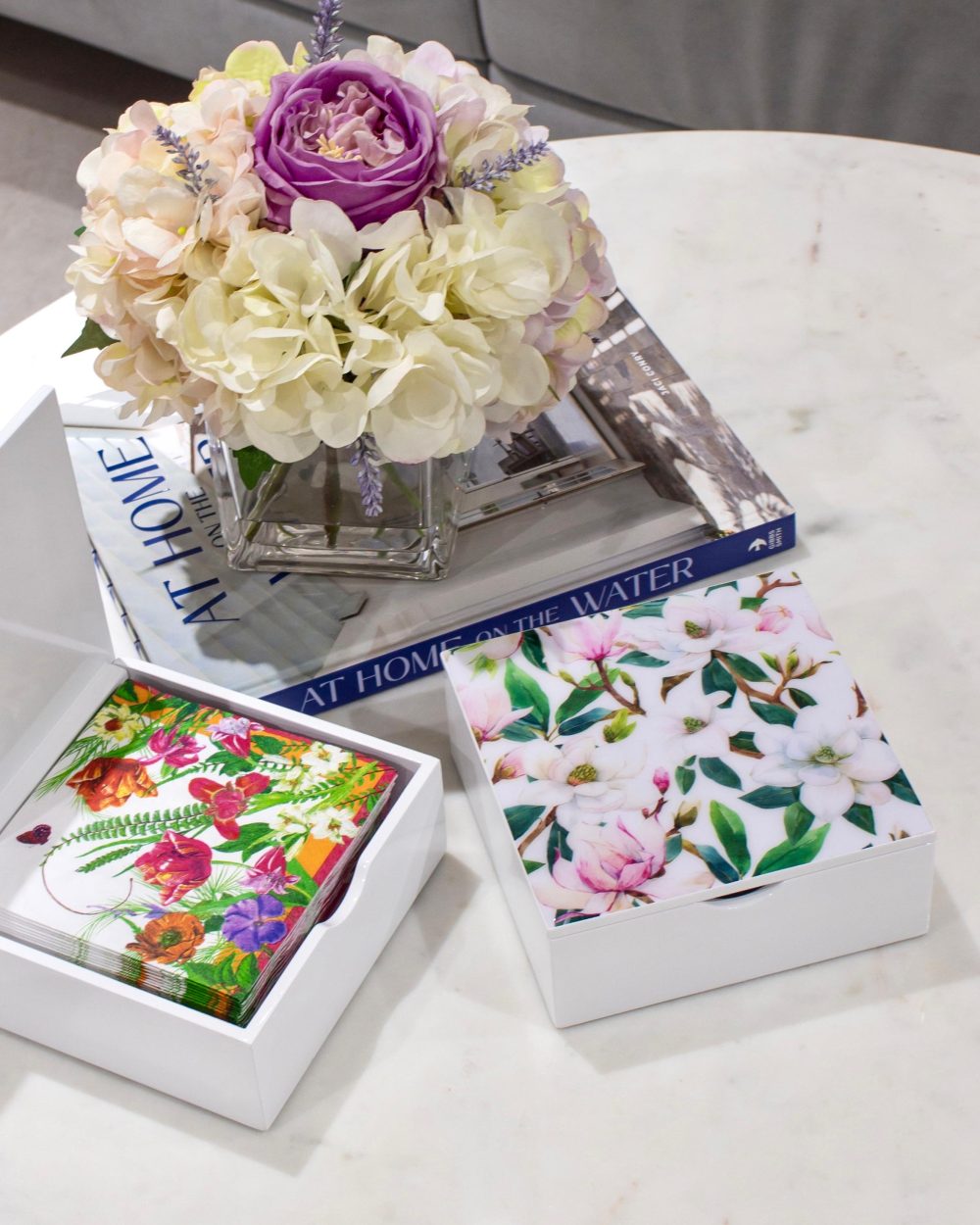 Caja                                 Decorativa Multifuncional con Tapa Floral- Diseño Magnolias