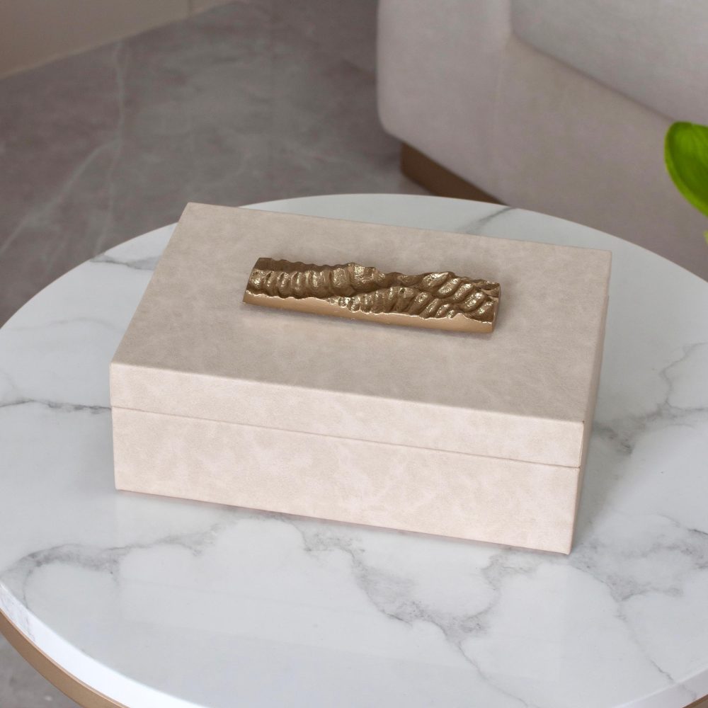 Caja                                Decorativa en Color Beige Claro Grande