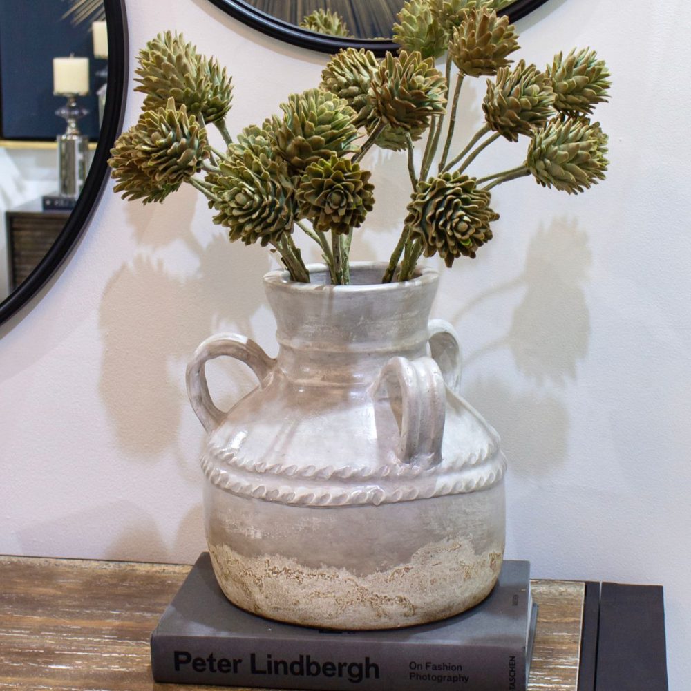 Jarrón                            en Terracota con Acabado Envejecido