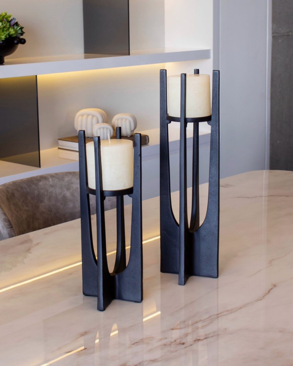 Candelabro Negro con Soporte en Puntas Pequeño