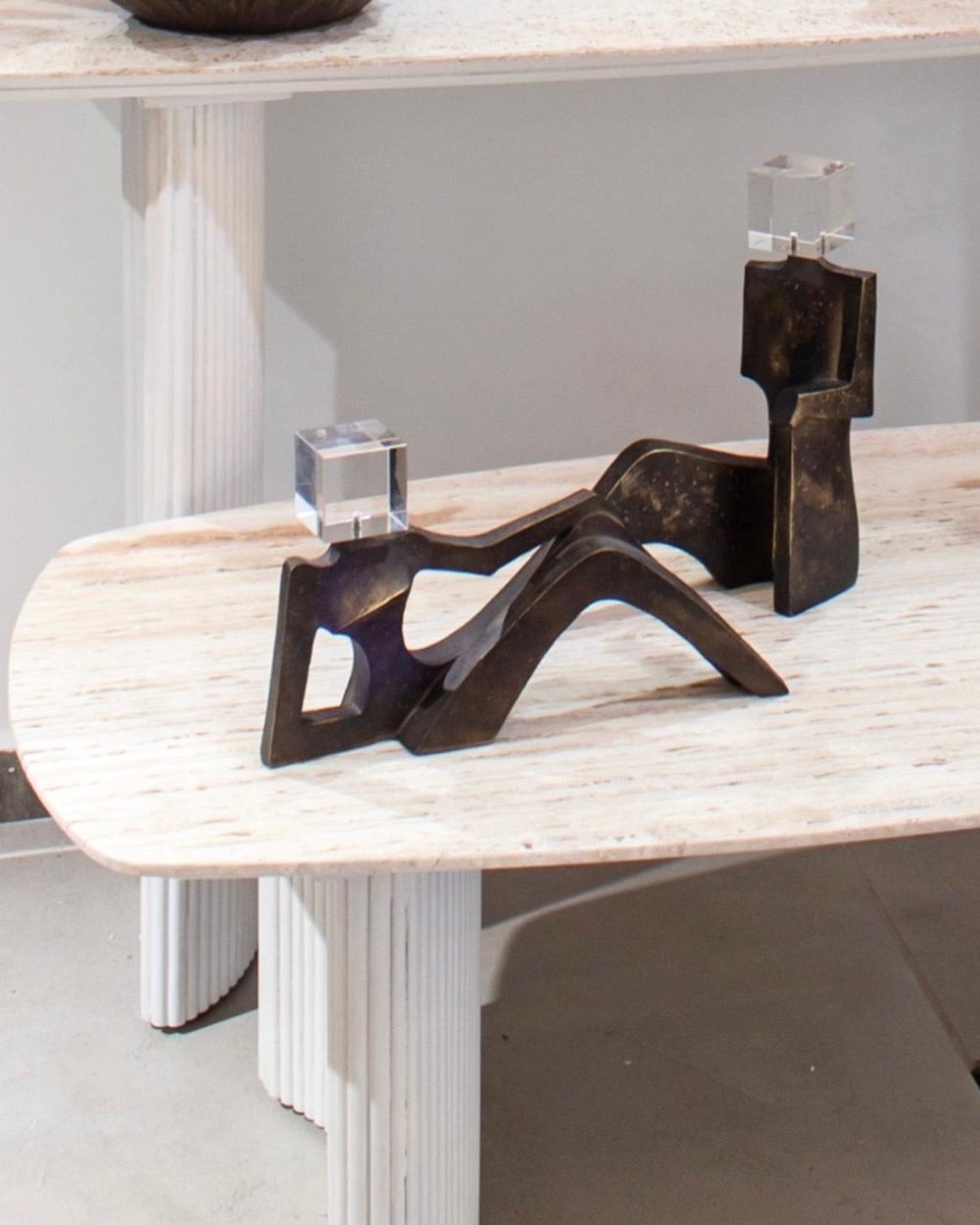 Escultura Abstractas de Figura Humana Sentada