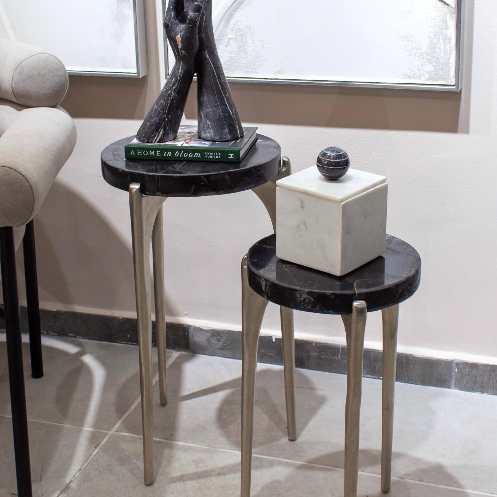 Mesa                               Auxiliar con Base Plateada Grande