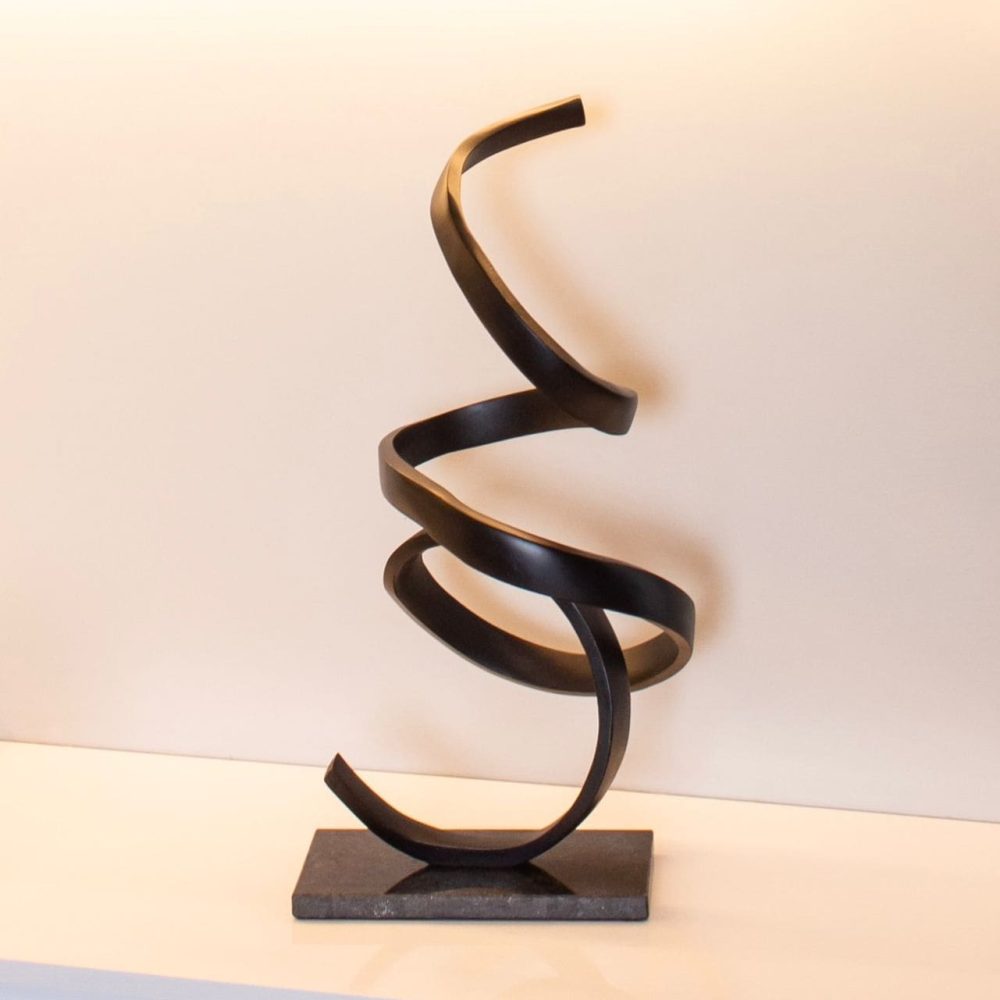 Escultura            Espiral Negra con Mármol