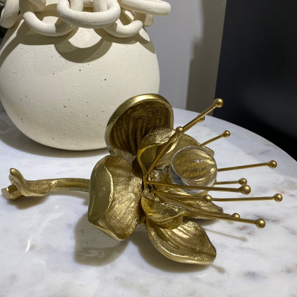 Accesorio                        Decorativo Flor Dorada y Pistilos con Esfera Pequeña