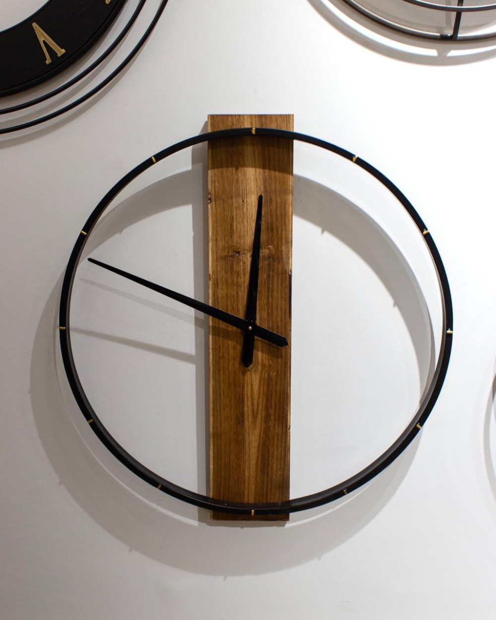 Reloj de Pared Metálico y Madera. 70cm Diámetro.