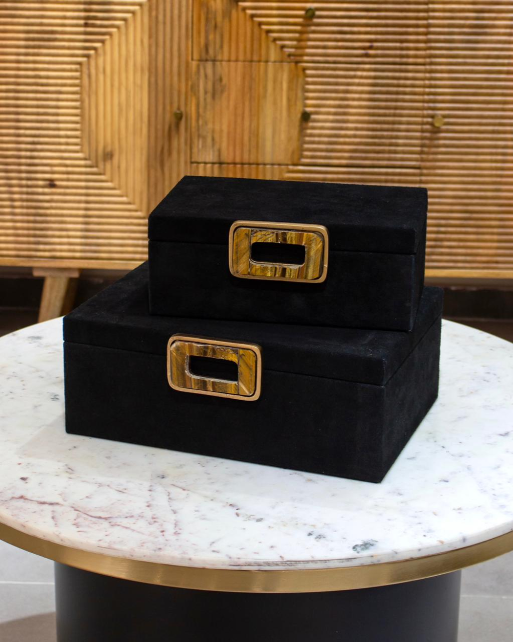 Caja Decorativa Lawson en Gamuza con Herraje Ojo de Tigre Grande