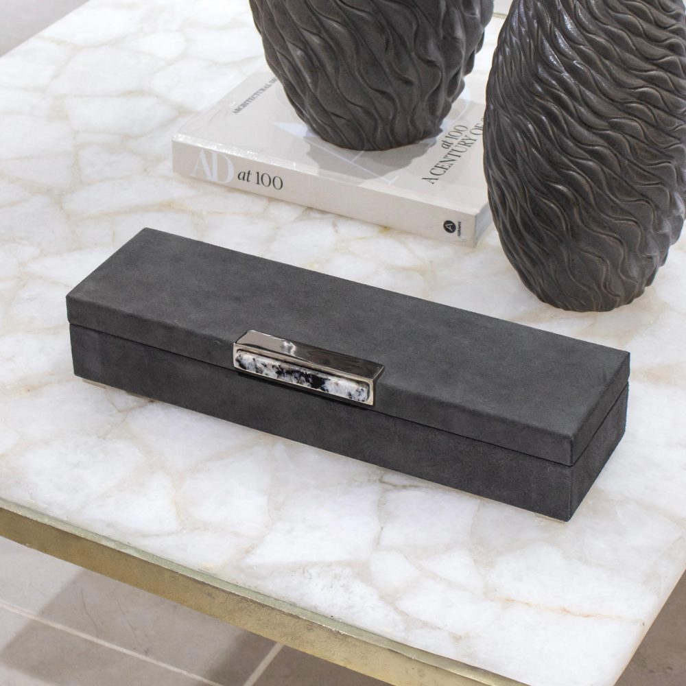 Caja Decorativa Etta Acabado Tipo Suede y Herraje de Piedra Luna