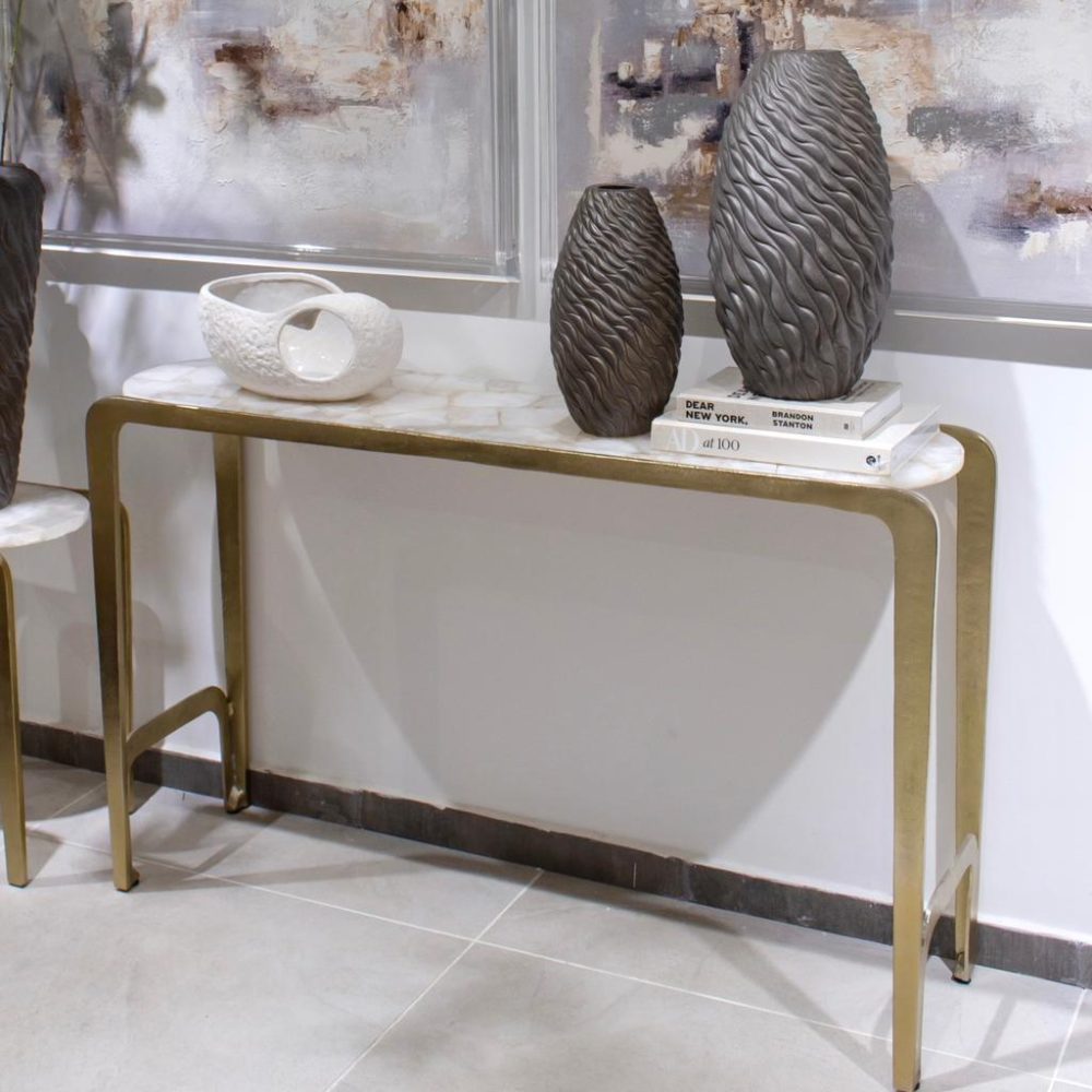 Mesa Consola Larimore con Cubierta de Cuarzo