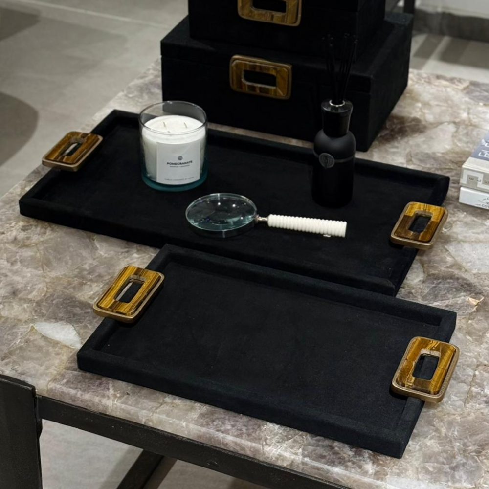 Bandeja Decorativa Lawson Grande en Gamuza con Herrajes de Piedra Ojo de Tigre