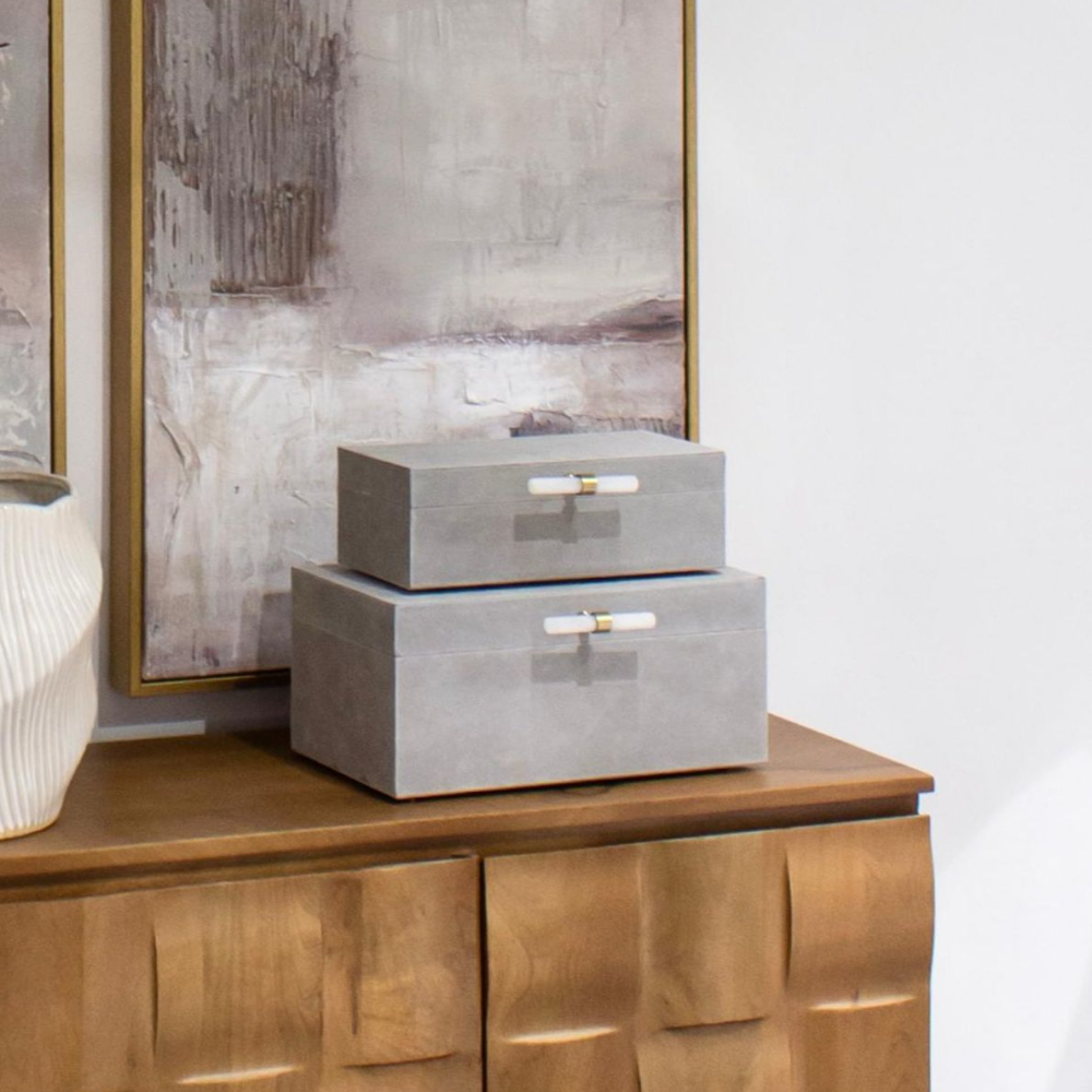 Caja Decorativa Avea Pequeña en Gamuza Gris con Herrajes Moonstone