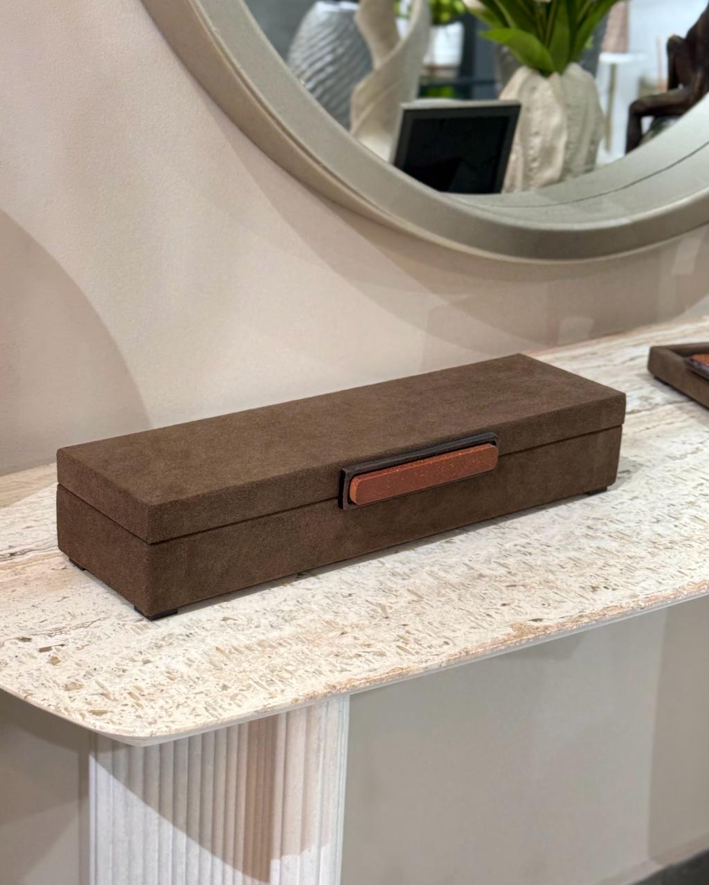 Caja Decorativa Delrio de Gamuza con Herraje de Piedra Goldstone