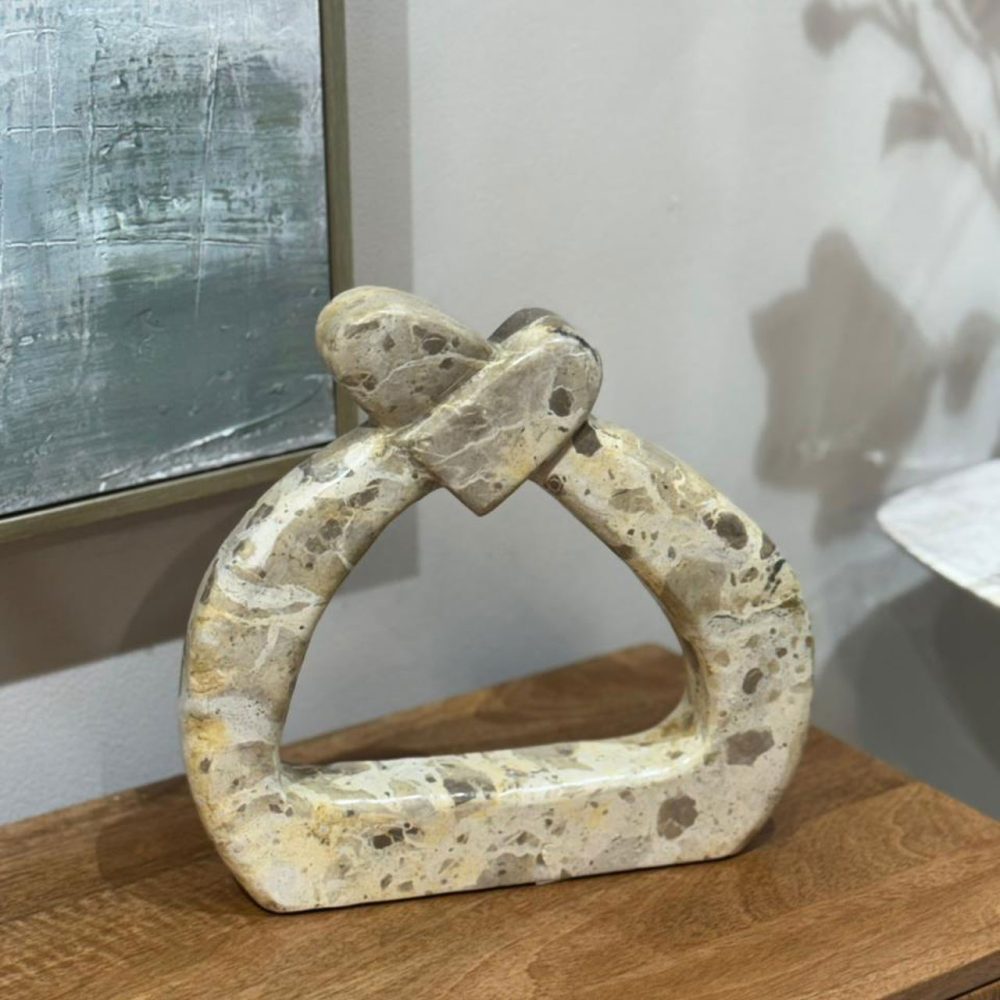 Escultura Logan de Mármol Beige
