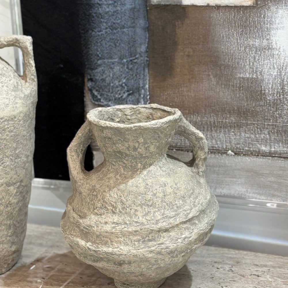 Jarrón de Papel Maché con Asas en Color Taupe