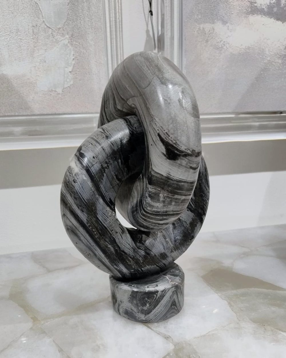 Escultura Aro Loraine en Mármol Gris con Negro