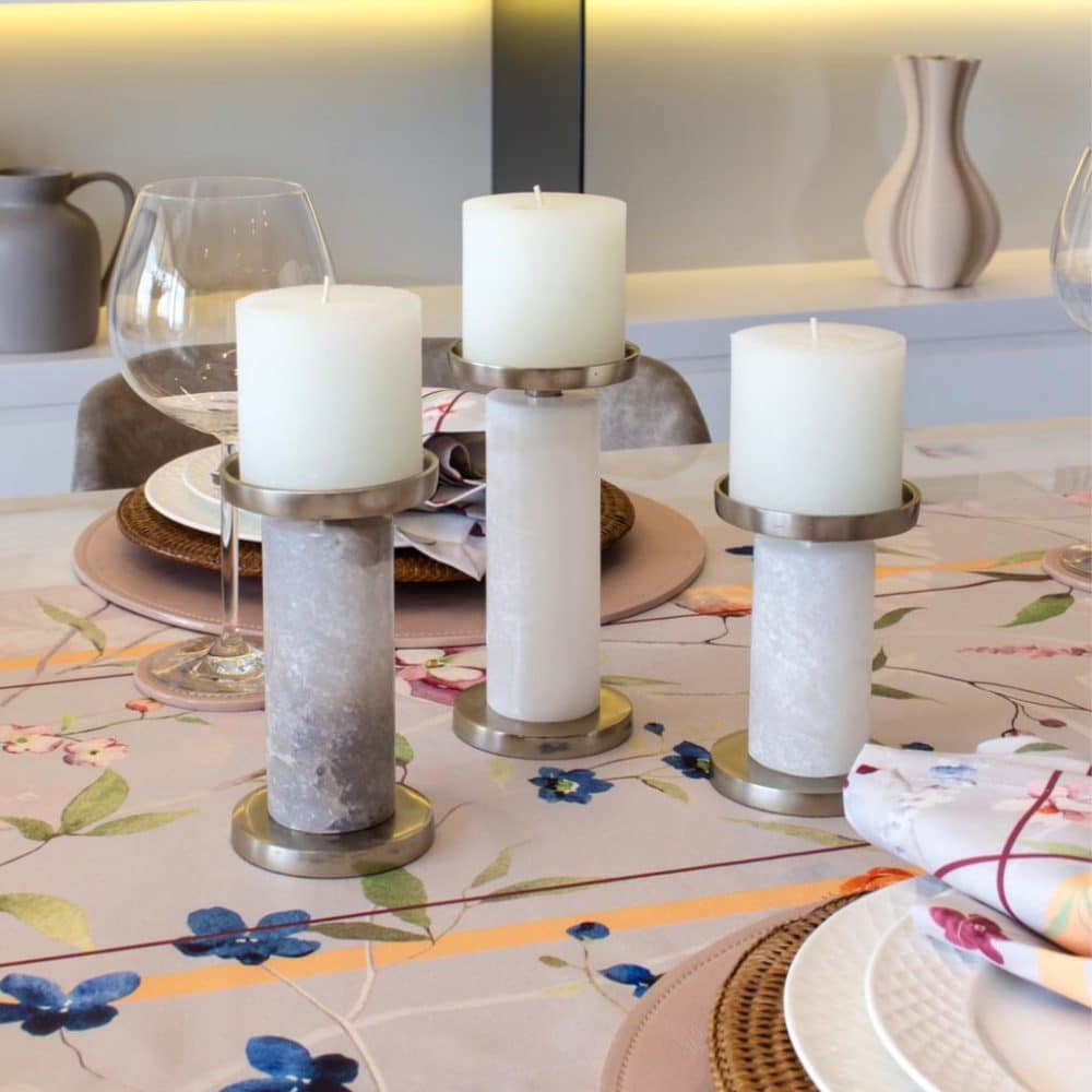 Candelabro Ascend en Alabastro Blanco con Dorado