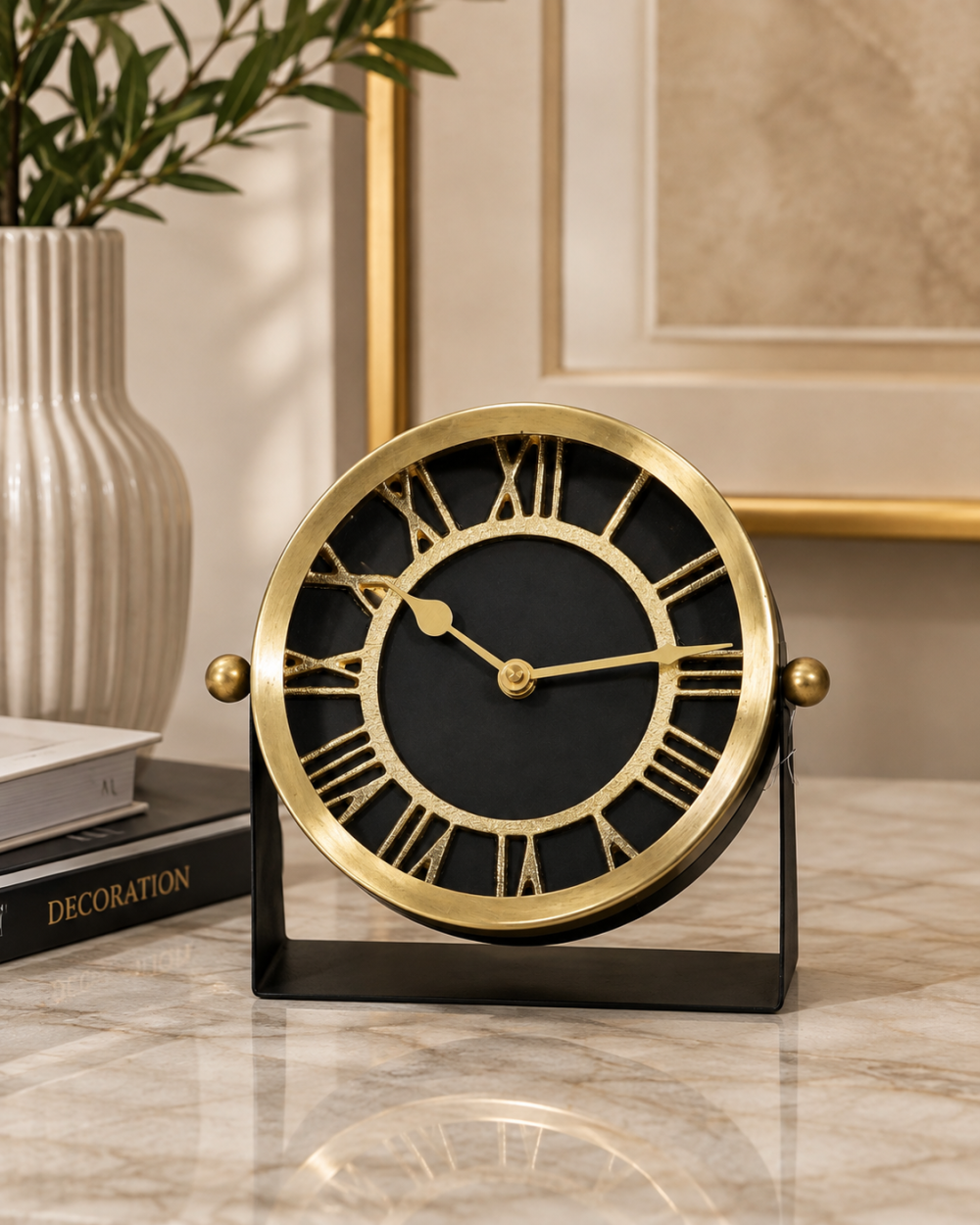 Reloj de Mesa en Metal Dorado con Negro