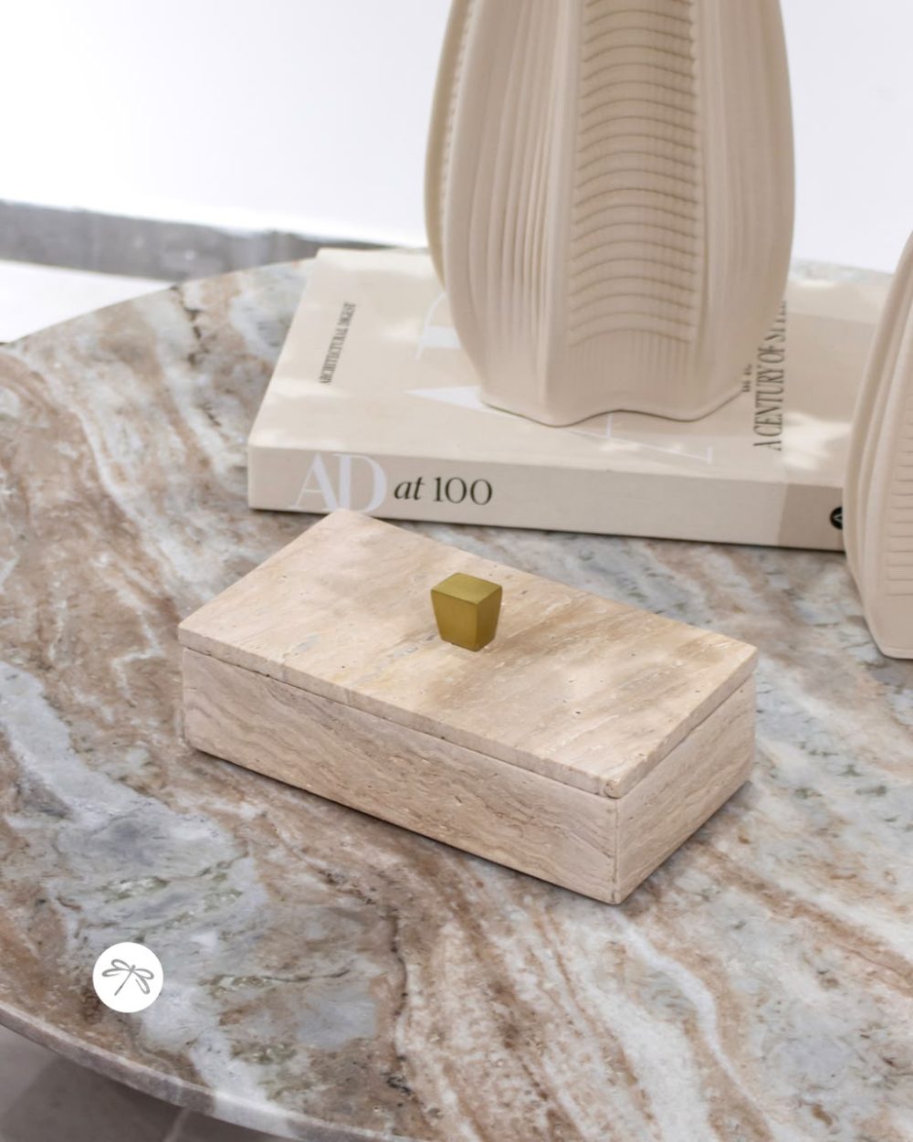 Caja              Decorativa de Travertino con Perilla Dorada