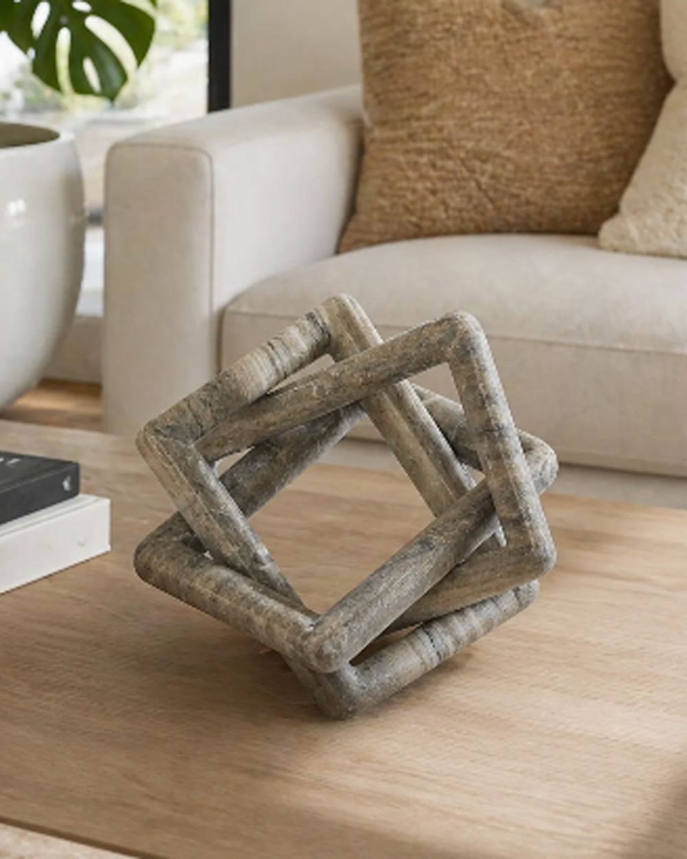 Accesorio Decorativo Nudo Geométrico de Mármol Beige