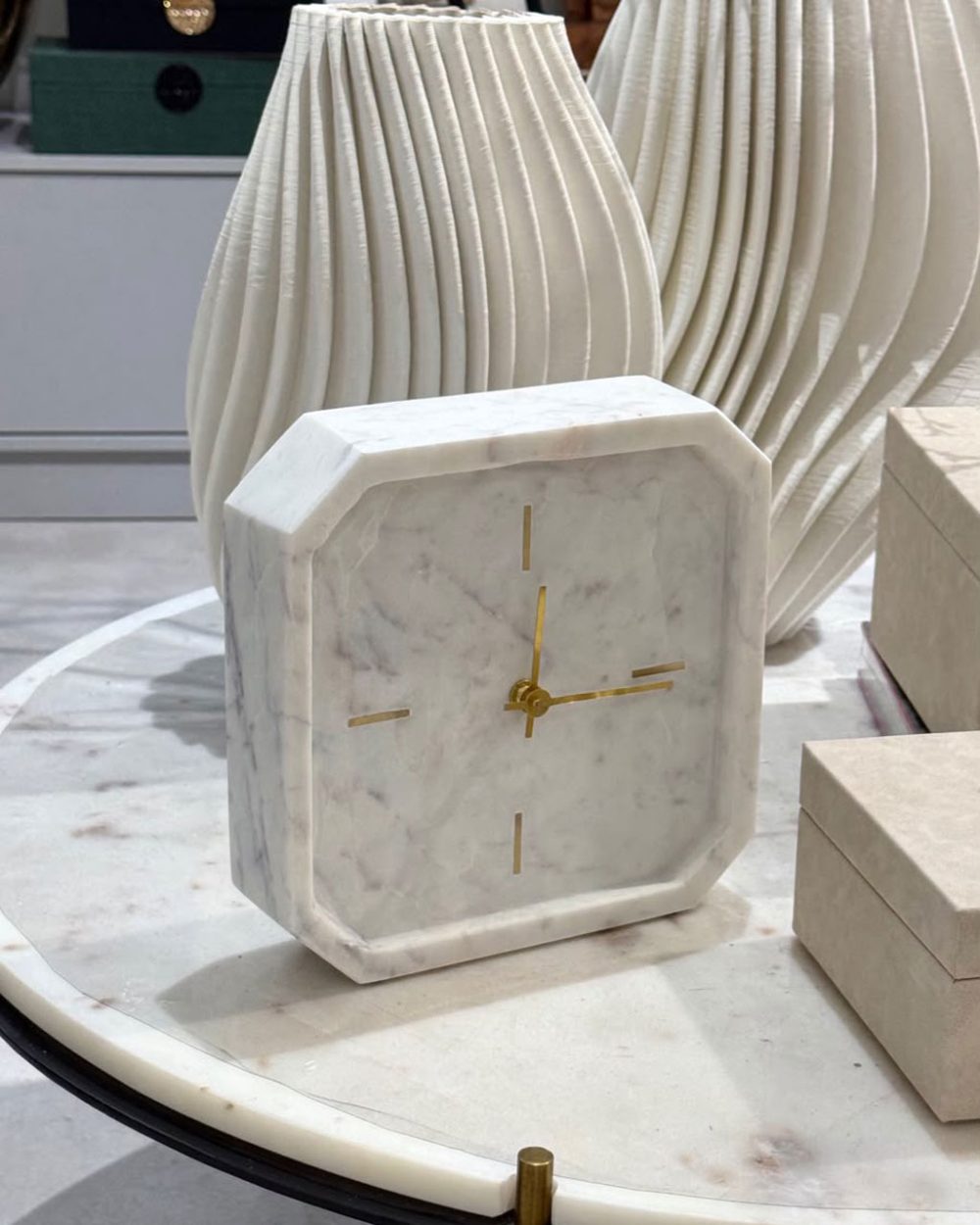 Reloj Decorativo Octagonal de Mármol Marfil y Beige