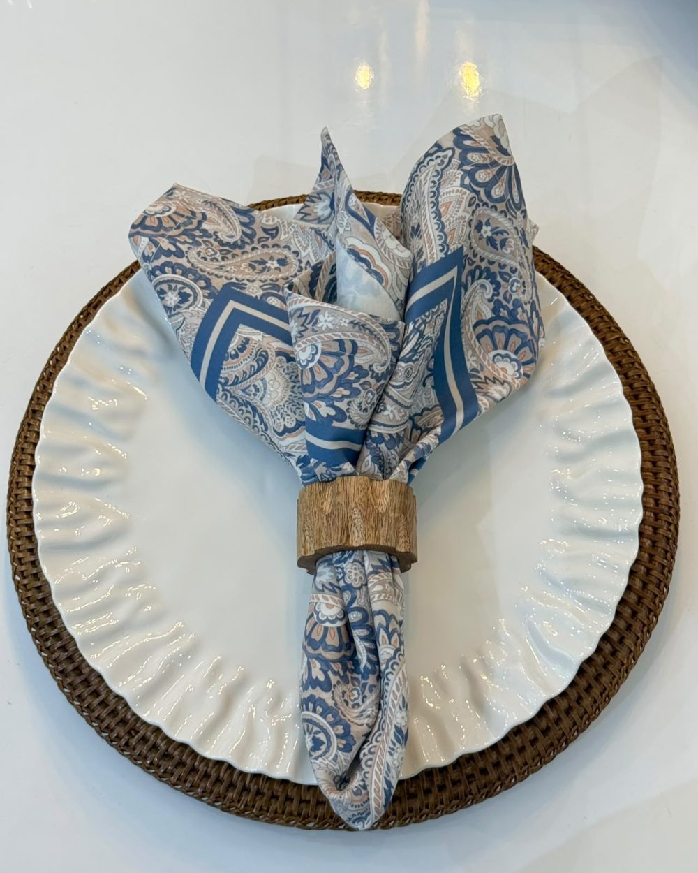 Servilleta By Carla Lizarazo – Azul Marino y Ocre