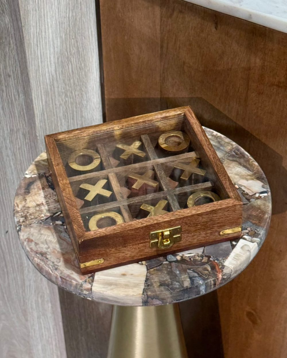 Tic Tac Toe con Estuche de Madera Marrón y Dorado